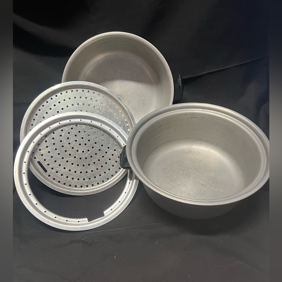 Vintage Wear-Ever Aluminum Stock Pot with inserts 824 and 834 - Picture 3 of 5